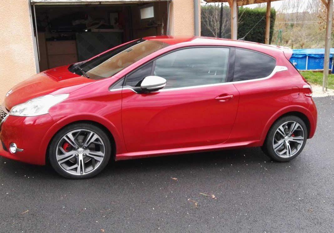 PEUGEOT 208 gti 1,6thp 130000 DH