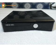 xbox 360 slim 250 GO flashé état neuve