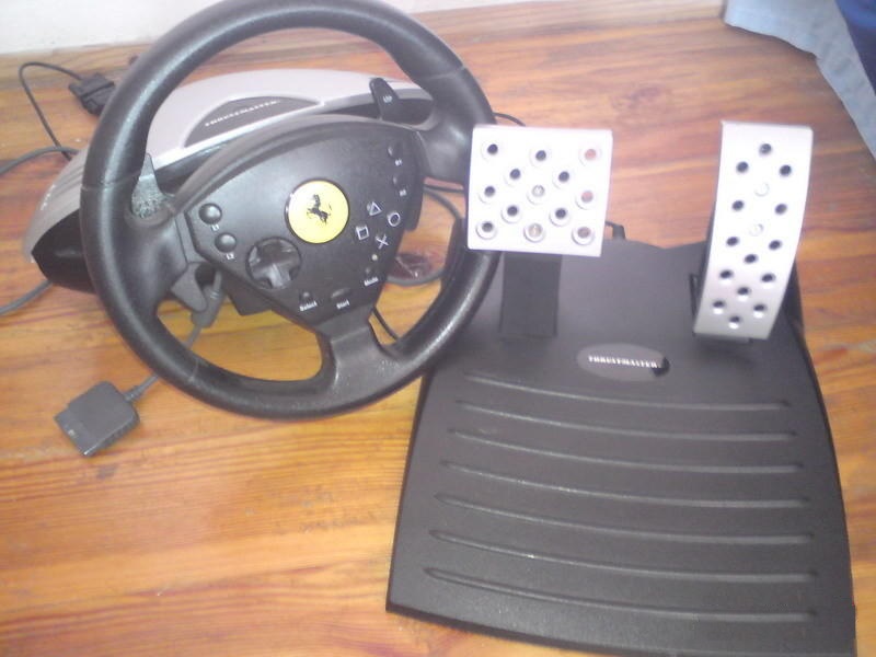 Volant THRUSTMASTER FERRARI