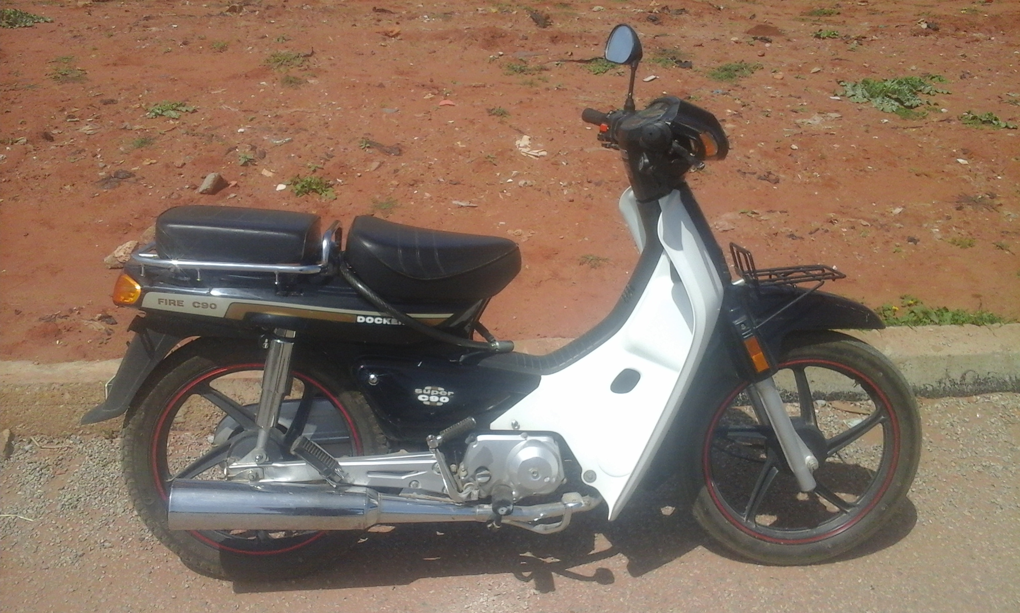 moto c90 docker