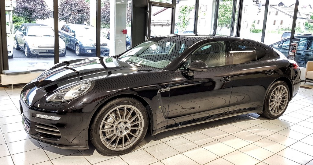 PORSCHE Panamera