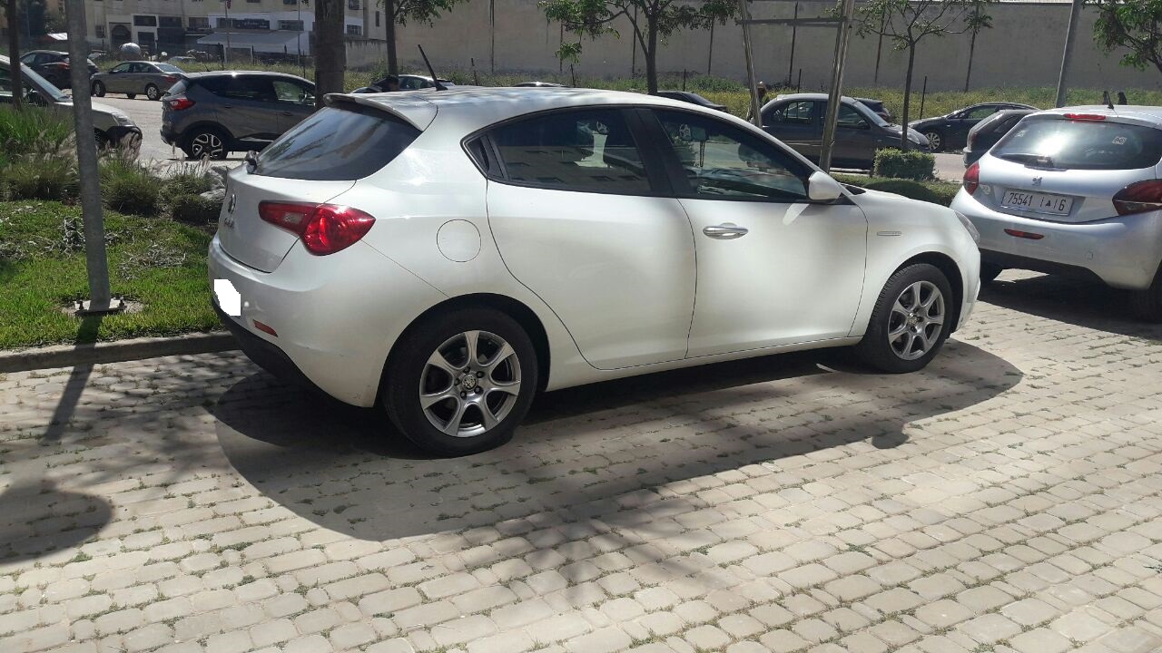 Voiture Alfa Romeo Giulietta a vendre