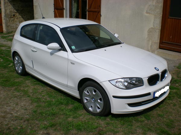 Vends  urgent BMW blanche 3 portes