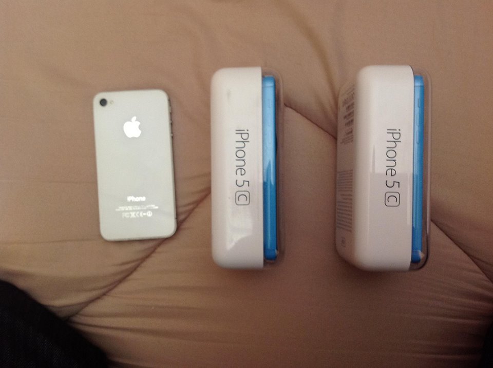 iPhone 5c bleu , iPhone 4s blanc