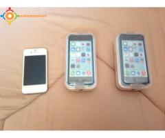 iPhone 5c bleu , iPhone 4s blanc