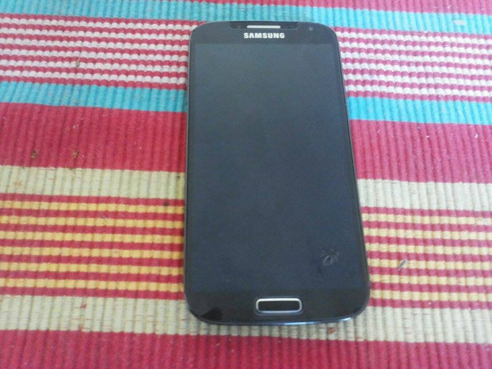 SAMSUNG GALAXY S4 ''4G'' et 16.00 GO