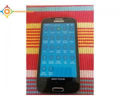 SAMSUNG GALAXY S4 ''4G'' et 16.00 GO