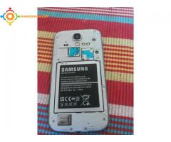 SAMSUNG GALAXY S4 ''4G'' et 16.00 GO