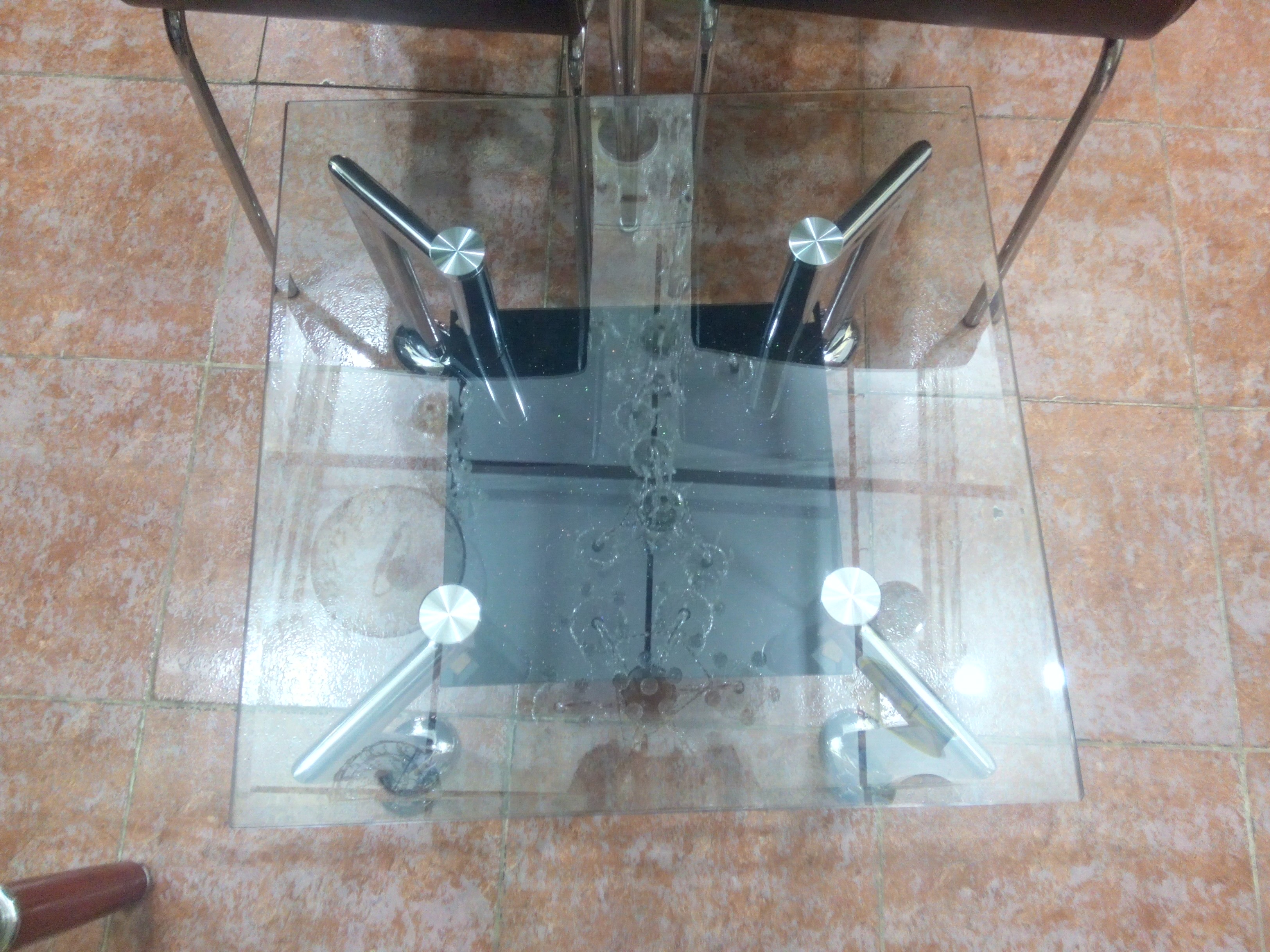 TABLES EN VERRE ET ALUMINIUM