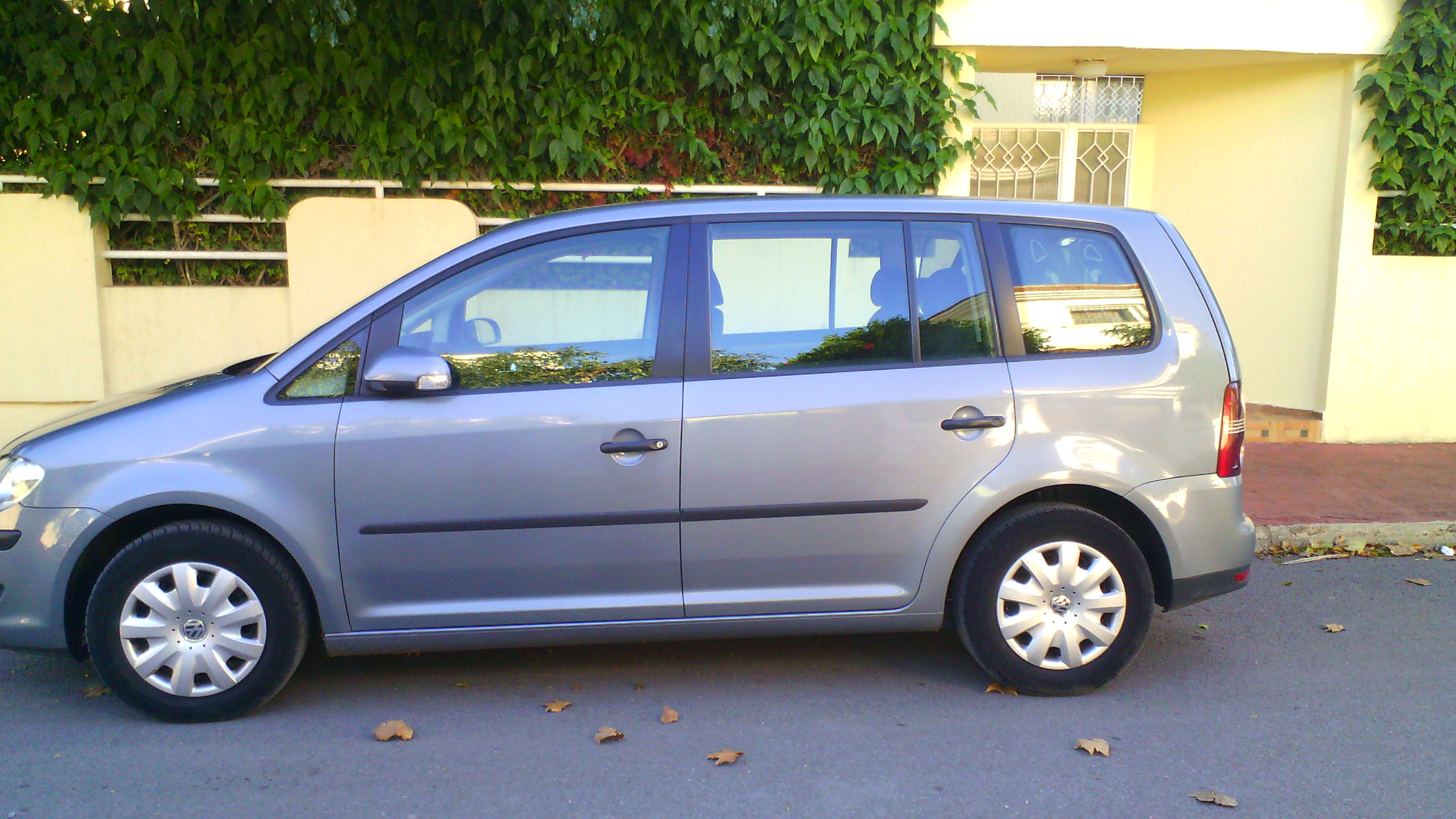 VOITURE TOURAN DIESEL FAMILIALE