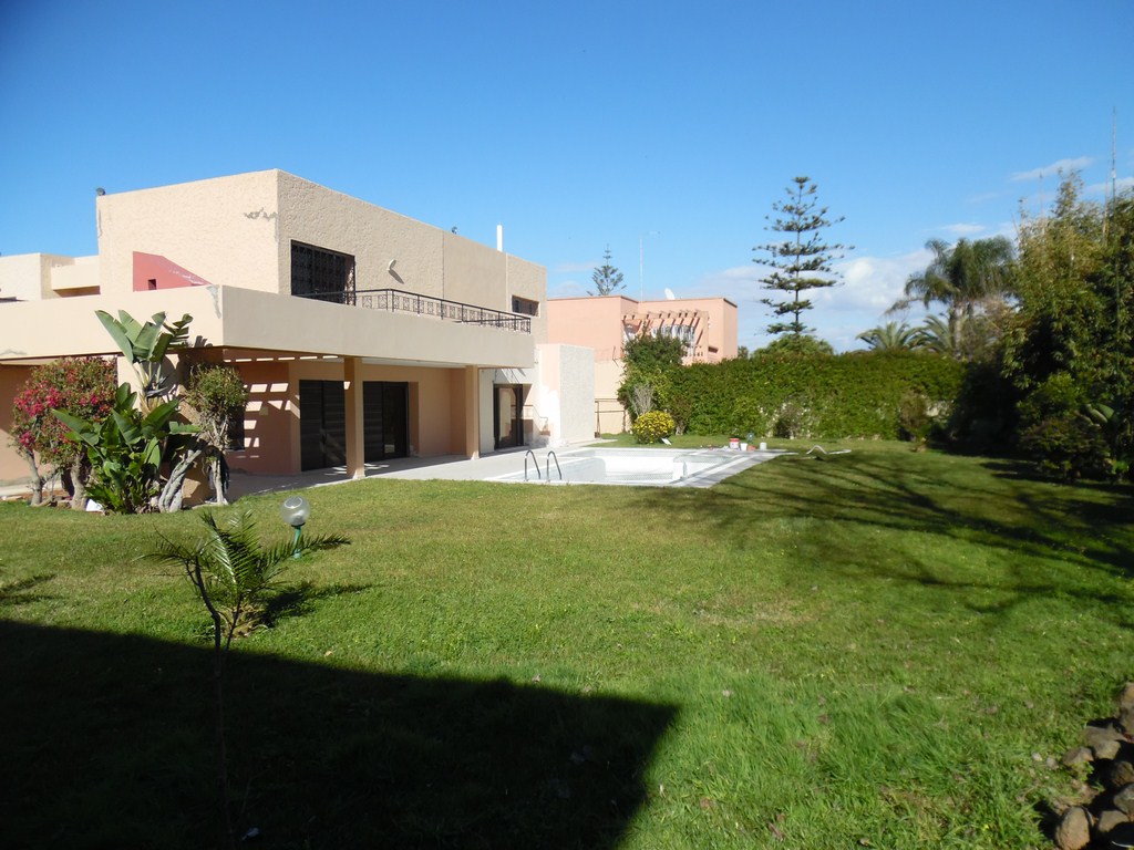 Villa avec piscine en location vide de 2000 m² à Souissi