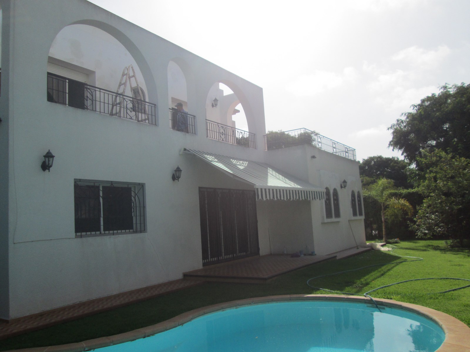 Villa avec piscine vide à louer de 1000 m² à Hay Riad