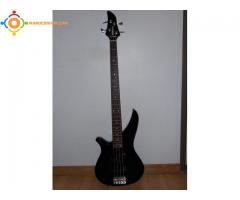 Guitare basse Yamaha RBX270J+Amplificateur