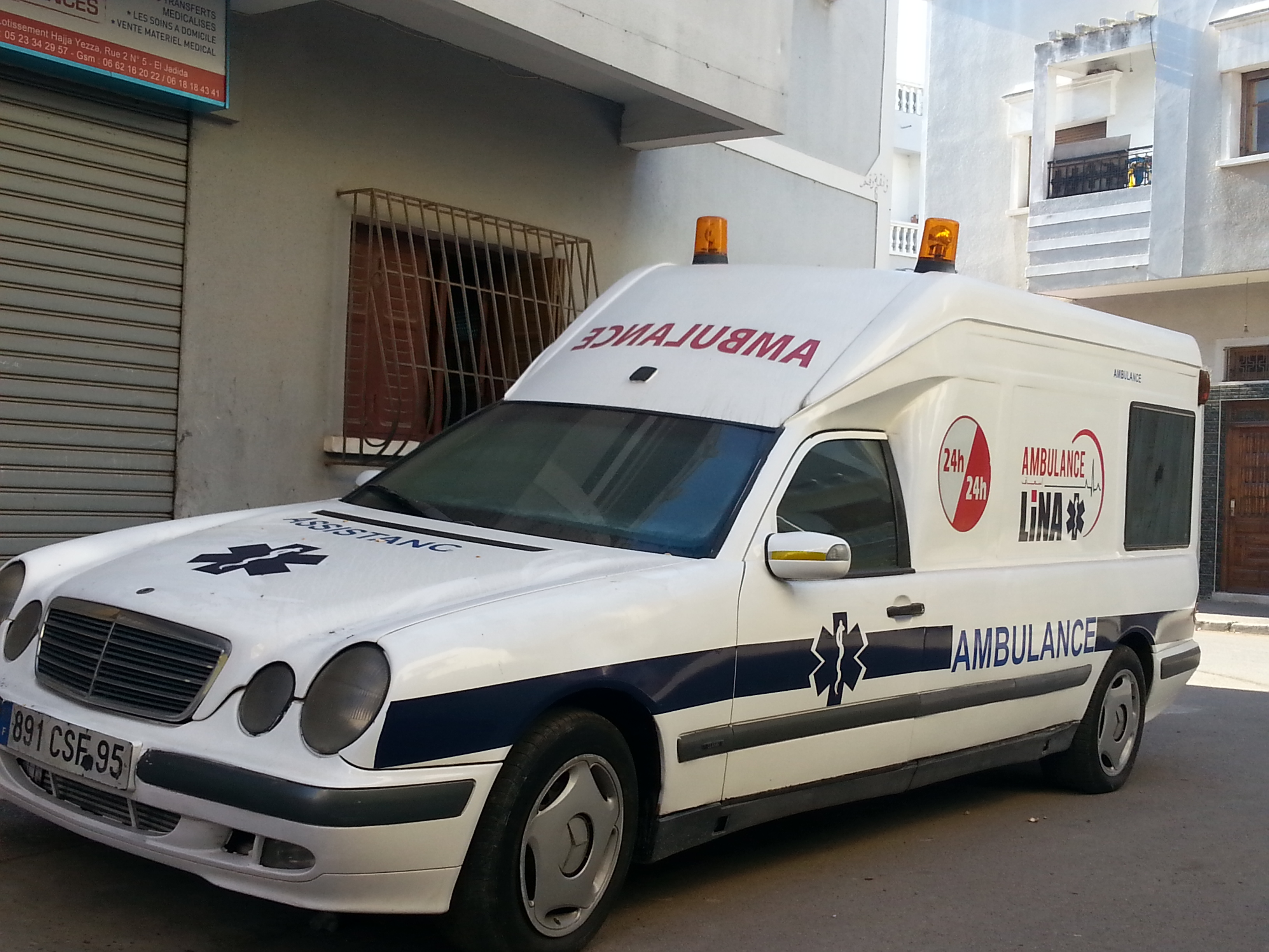 ambulance mercedes E220