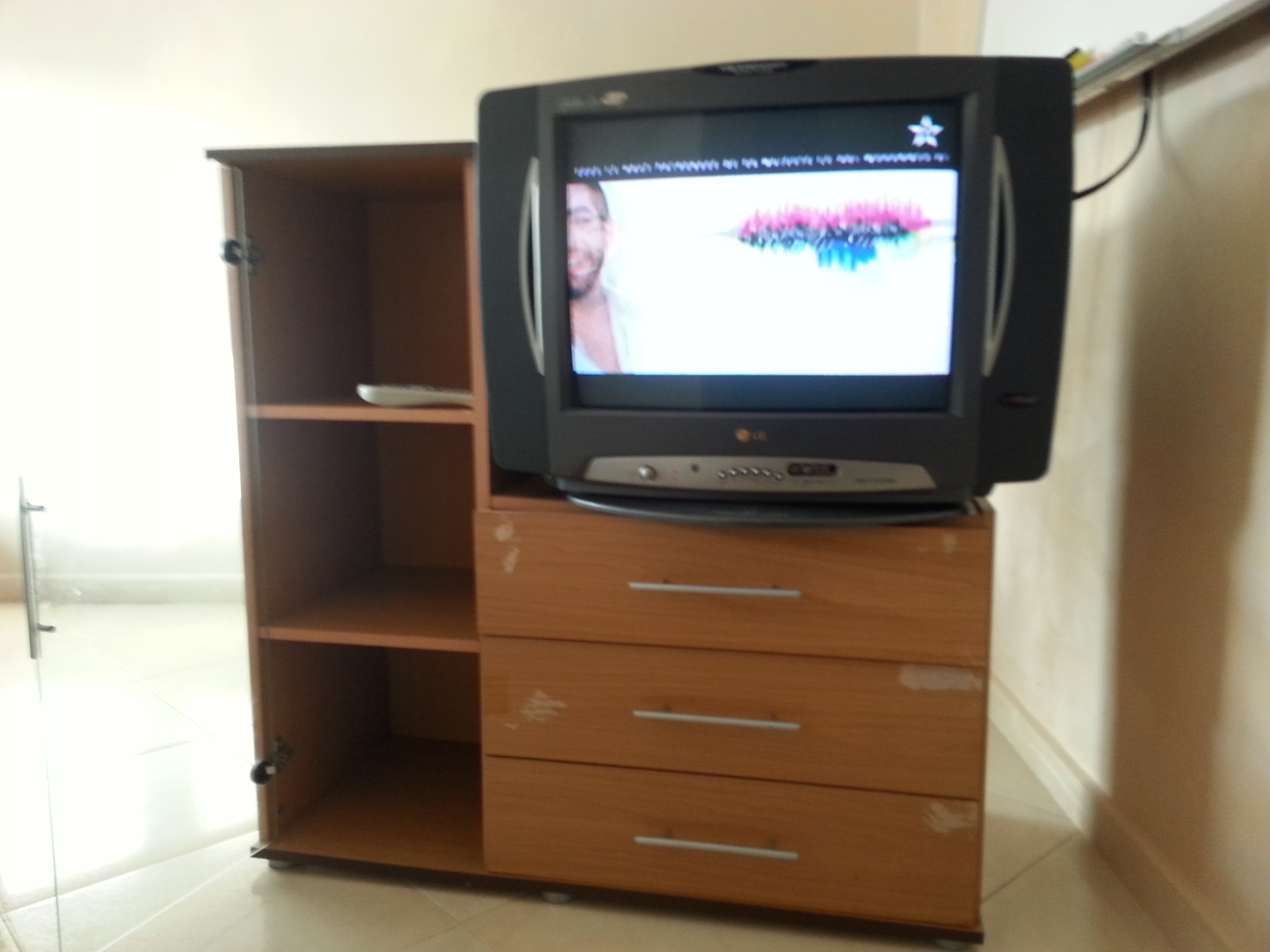 meuble avec TV LG