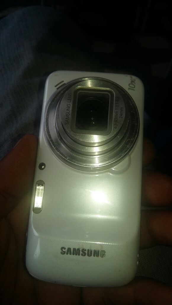 Samsung s 4 zoom