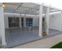 Villa vide de 2000m² en location à Souissi