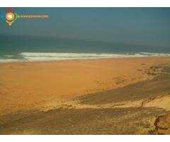 TERRAIN AU BORD DE MER