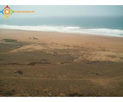 TERRAIN AU BORD DE MER