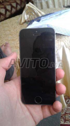 Iphone 5s gris tren bon etat baki n9i