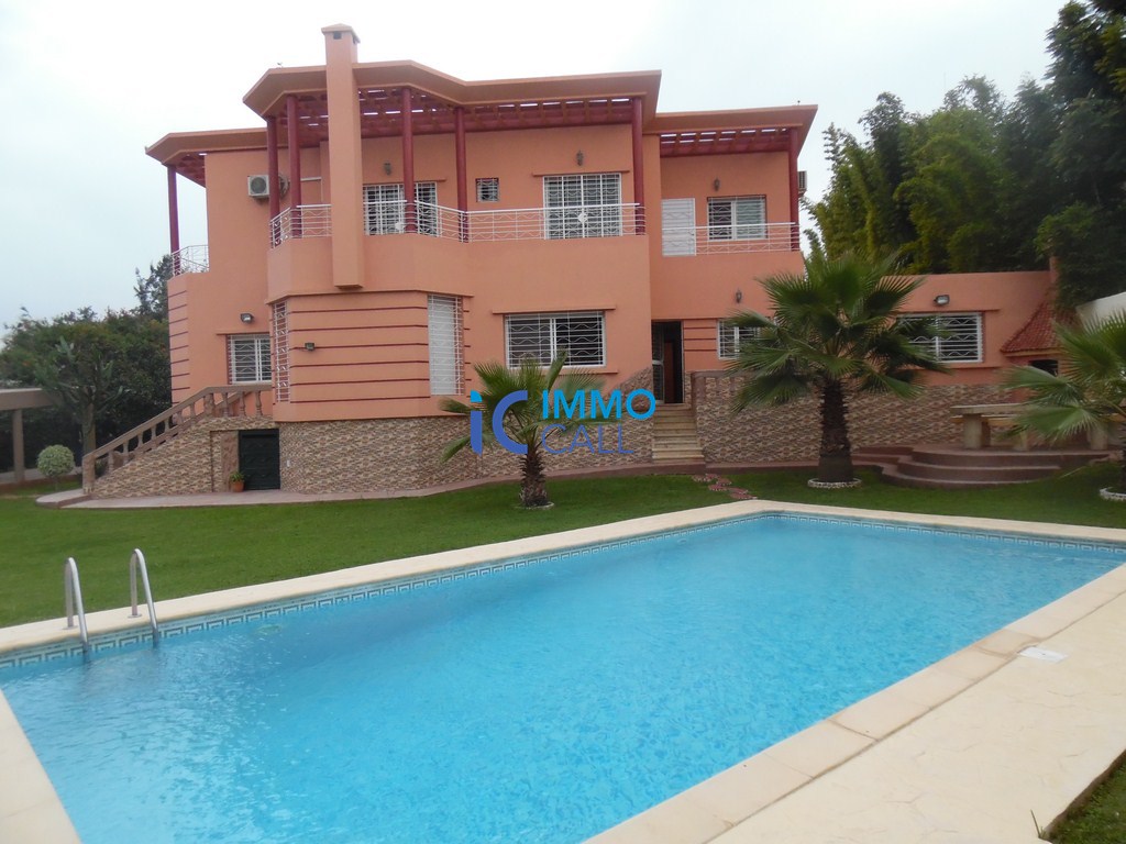 Villa de 1000m² en location à Souissi