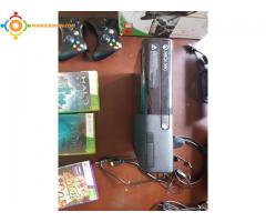 Je mets en vente une xbox 360 avec bcp accesoires et jeux