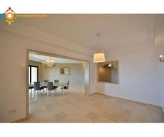 Appartement haut standing de 200 m2 avec piscine à Louer à Aïn Diab - Casablanca