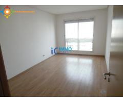 Appartement de 160 m² en location à Hay raid