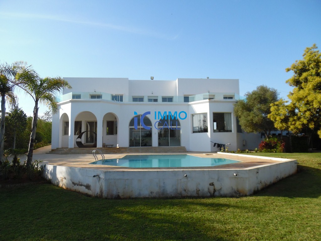 Villa haut standing de 2000 m² en location à Souissi