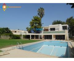 Magnifique villa de 2000 m² en location à Souissi