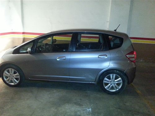 Honda jazz modèle 2009, en excellent état moteur et carrosserie. Toutes options