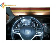 Honda jazz modèle 2009, en excellent état moteur et carrosserie. Toutes options