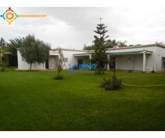 Villa plein pied de 2000 m² en location à Souissi