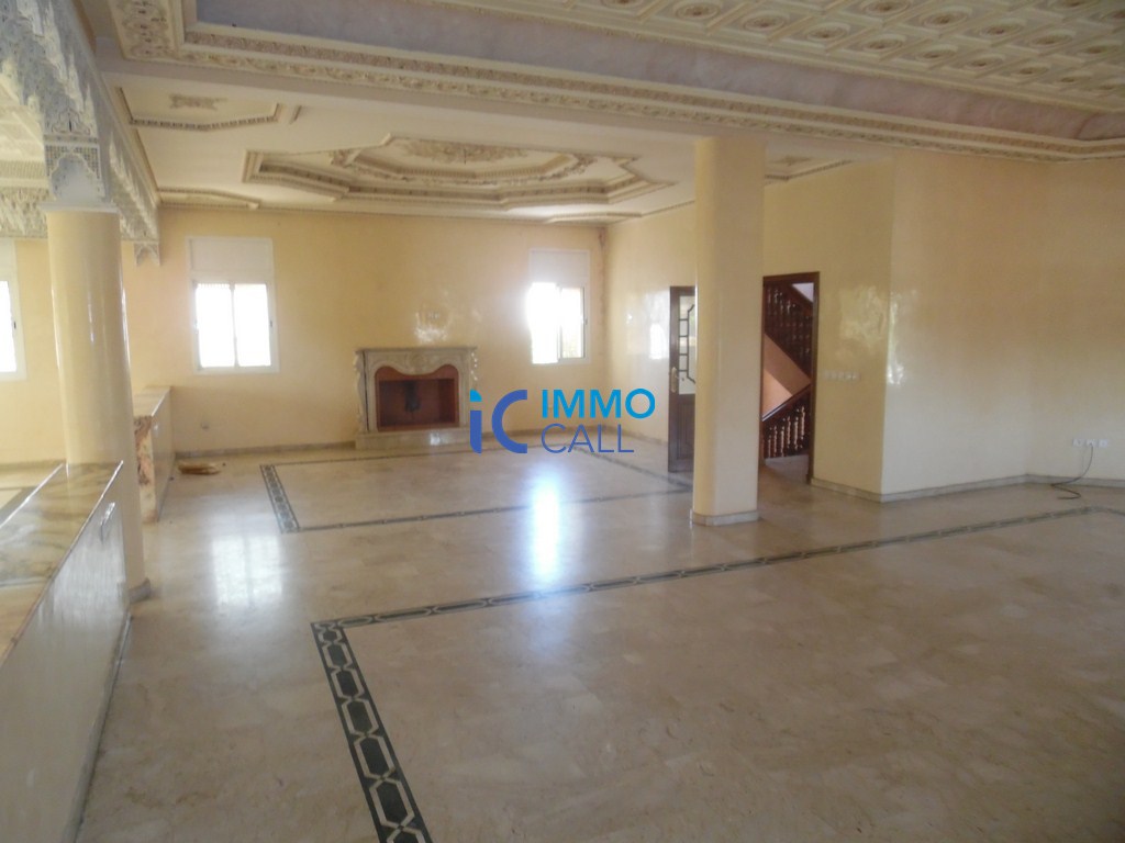 Villa de 700 m² en location à Hay riad-Rabat