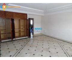 Villa de 700 m² en location à Hay riad-Rabat