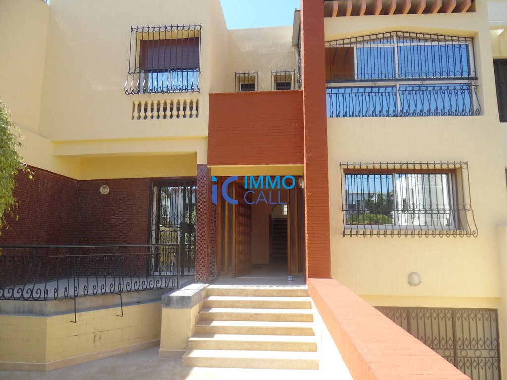 Villa de 400 m² en location à Hay riad