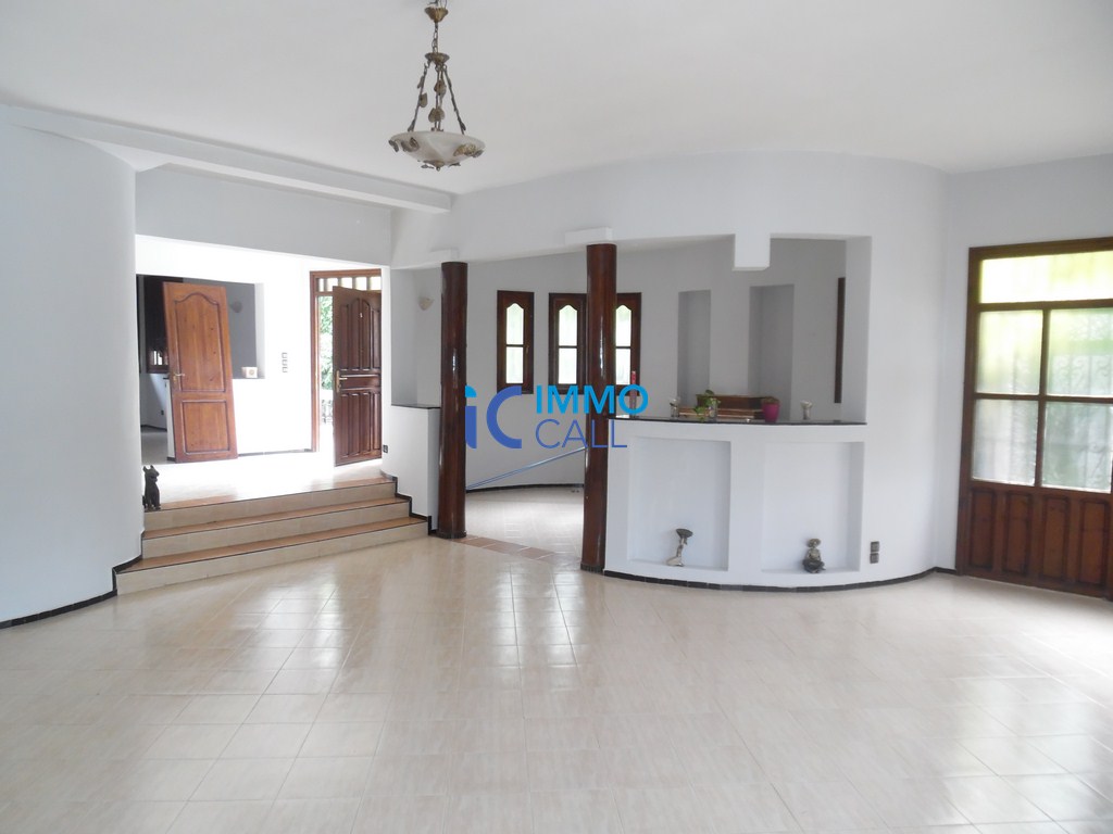 Villa de 500 m² en location à Hay riad