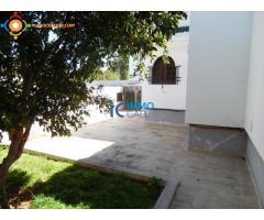 Villa plein pied de 700 m² en location à Souissi