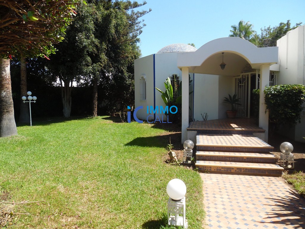 Villa de 2000 m² en location à Souissi