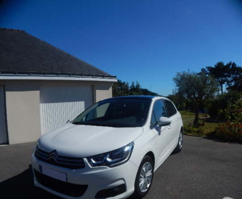 CITROEN C4 toit panoramique blue HDI blanche