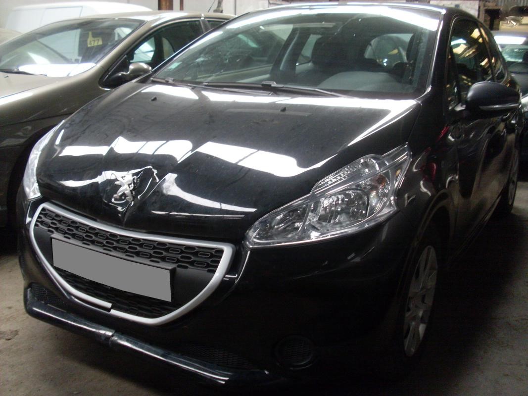 PEUGEOT 208          2016