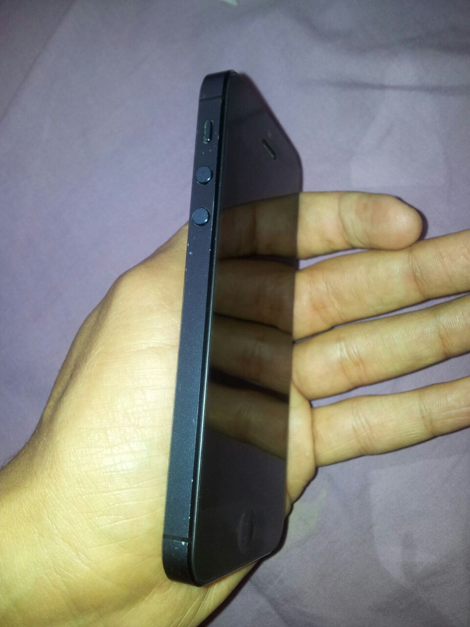 iphone 5 noir (neuf sans aucun rayure)