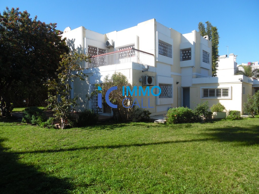 Villa moderne de 1000 m² en location à Souissi