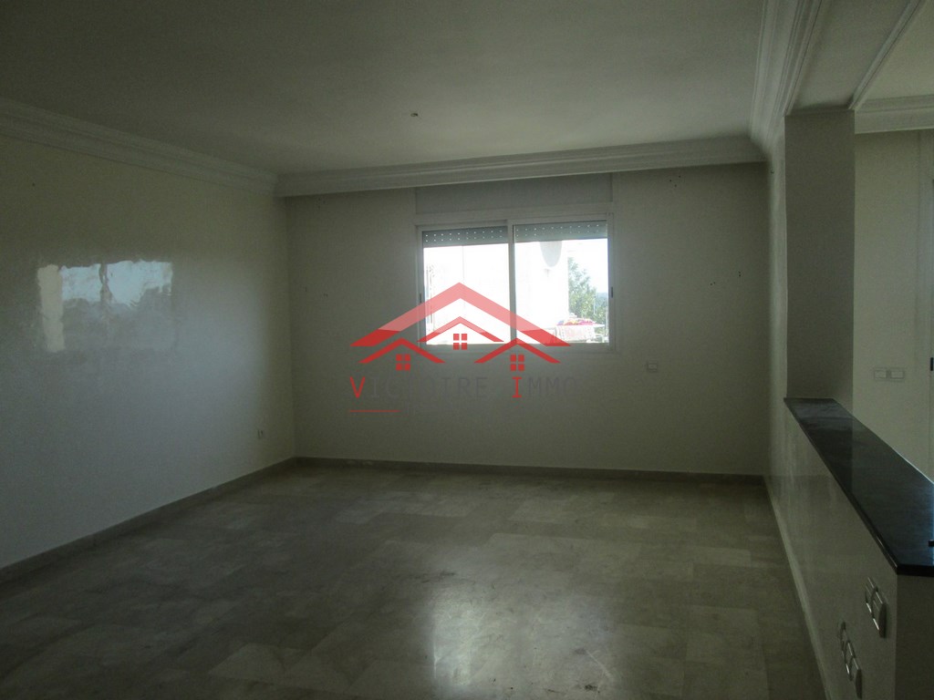 Bel Appartement vide de 100 m² à Hay Riad