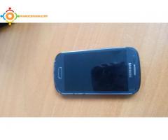 samsung galaxy s3 mini bleu avec tout ses accessoire + une carte memoire de 8 G