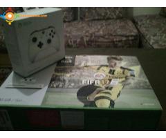 Pack xbox one s 500 Go FIFA 17 2manette