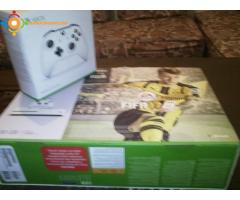 Pack xbox one s 500 Go FIFA 17 2manette