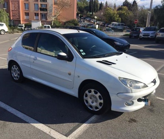 PEUGEOT 206