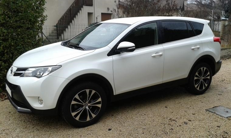 Voiture TOYOTA RAV 4 140000 DH